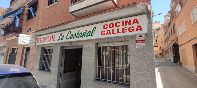 La Castañal facade with Cocina Gallega sign
