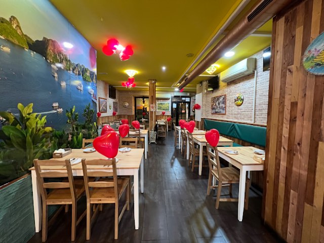 Dining room at Es Vietnam with a Ha Long Bay mural