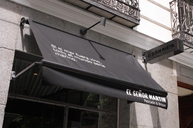 El Señor Martín black awning