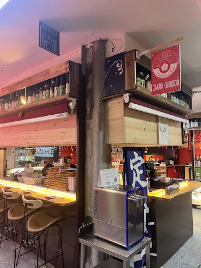 Yoka Loka Japanese bar counter in Antón Martín market